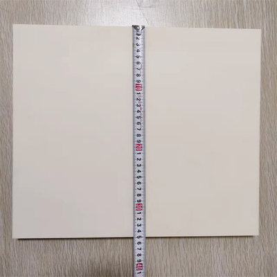 Superfície lisa da placa cerâmica de alta temperatura da alumina da resistência